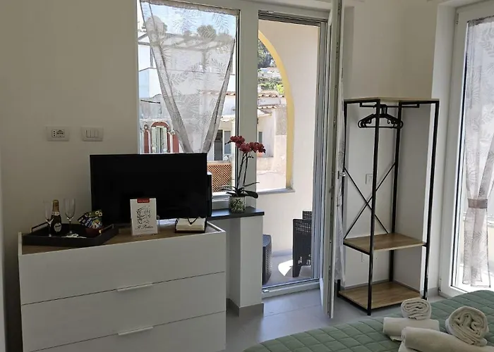 לינה וארוחת בוקר Il Portico קאפרי